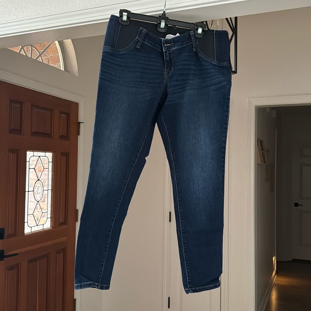 Isabel maternity skinny jeans. With side panel stretch